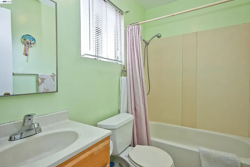 3914 Agua Vista Street Oakland CA 94601