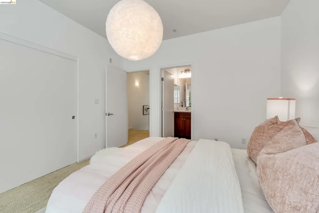 6466 Hollis Street Emeryville CA 94608