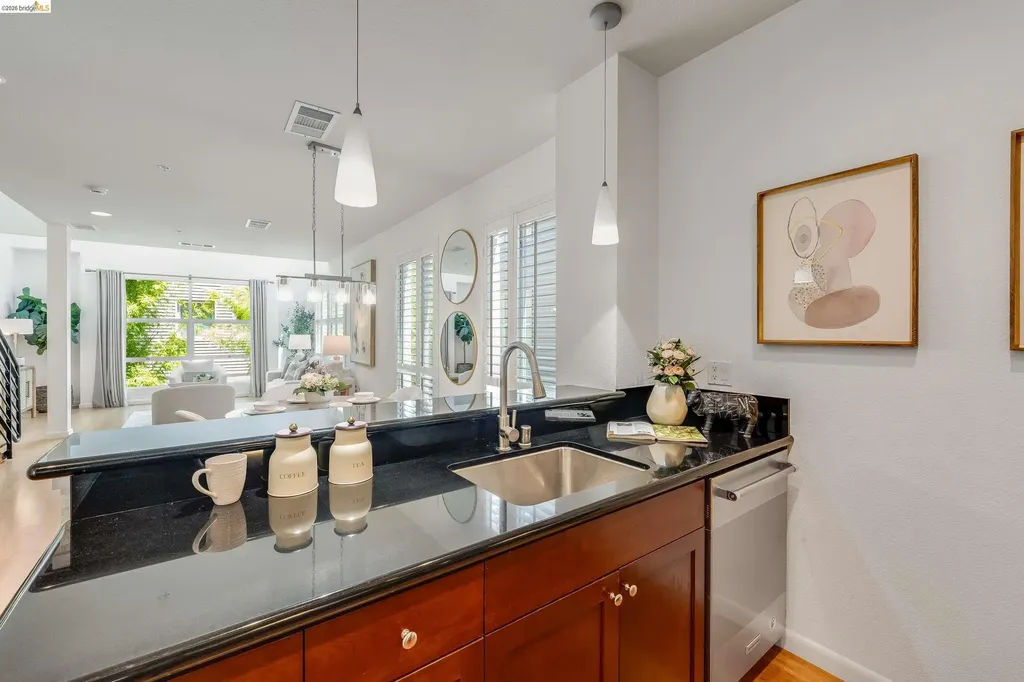 6466 Hollis Street Emeryville CA 94608