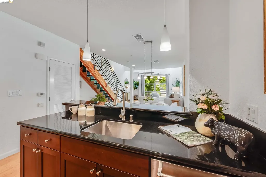 6466 Hollis Street Emeryville CA 94608