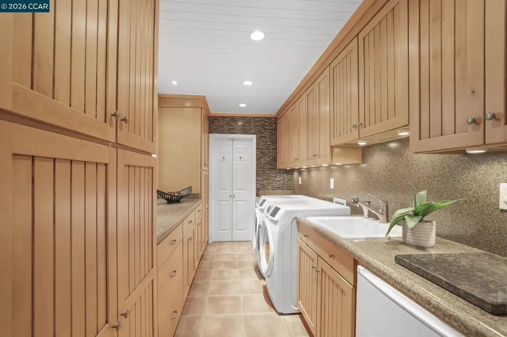 1304 Corte De Los Vecinos Walnut Creek CA 94598