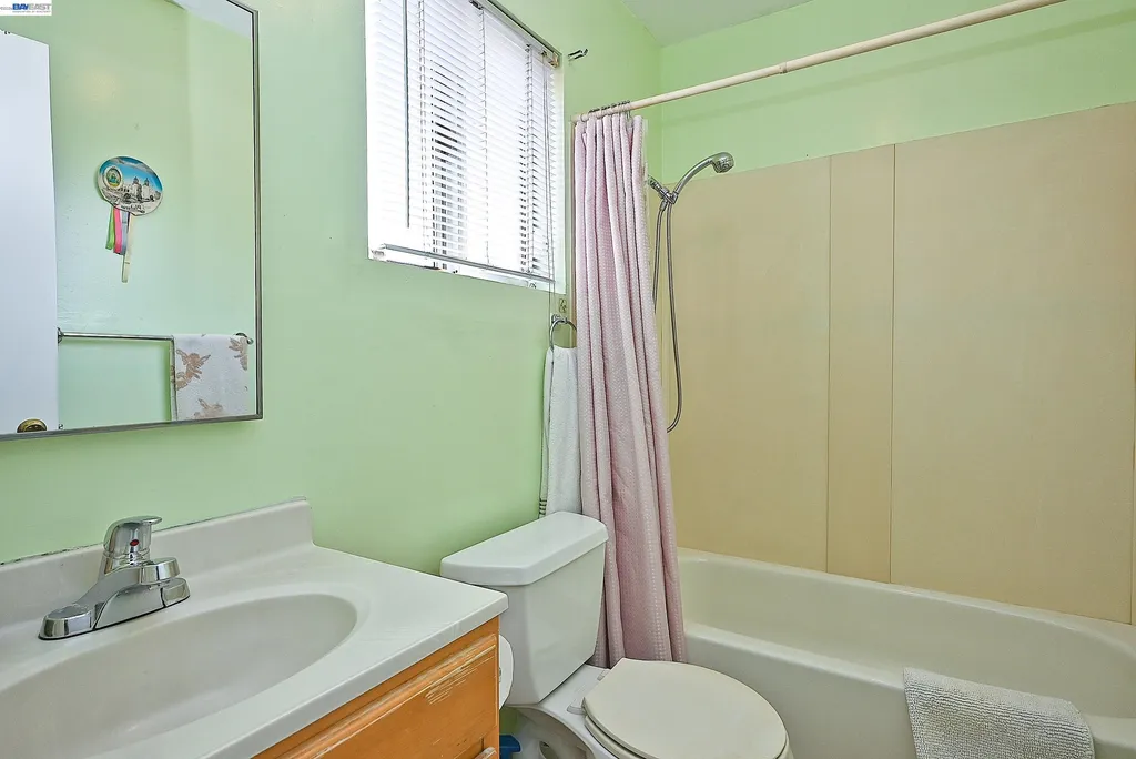 3914 Agua Vista Street Oakland CA 94601