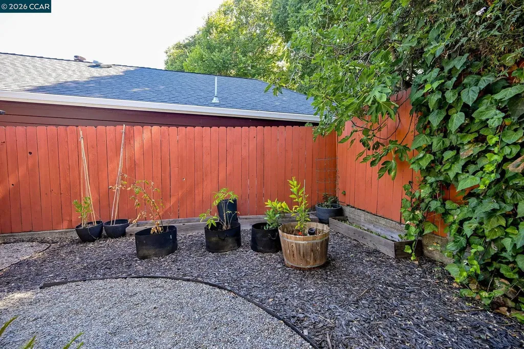425 Bay Street Crockett CA 94525