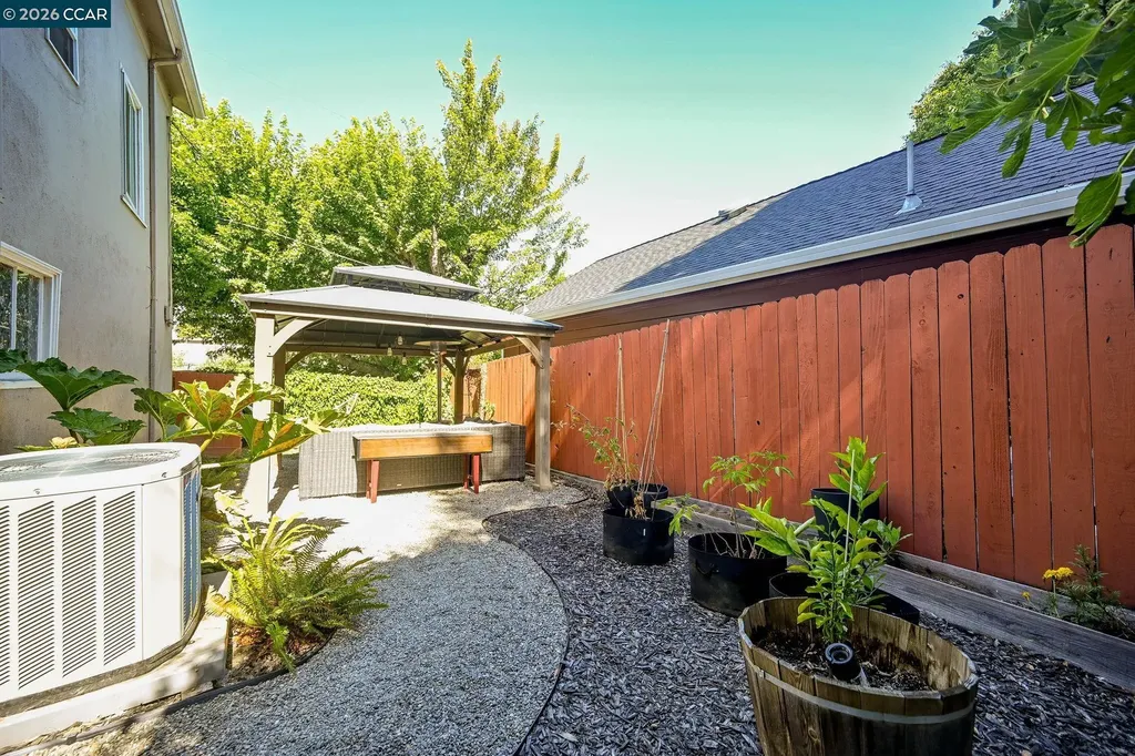 425 Bay Street Crockett CA 94525