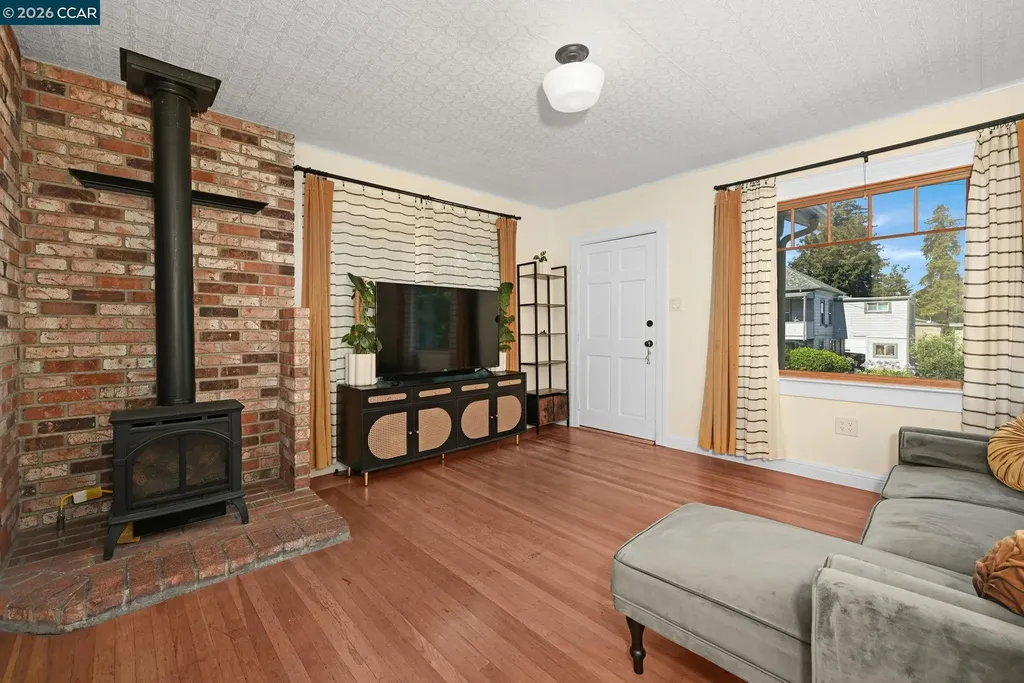 425 Bay Street Crockett CA 94525
