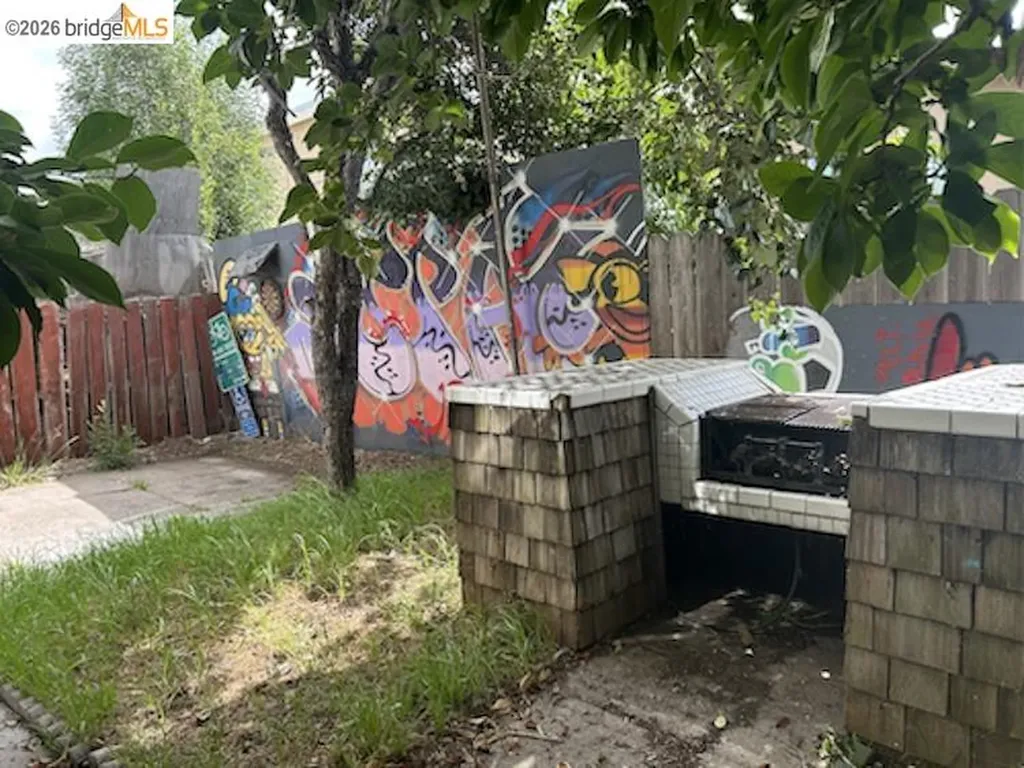 2044 Austin Oakland CA 94601