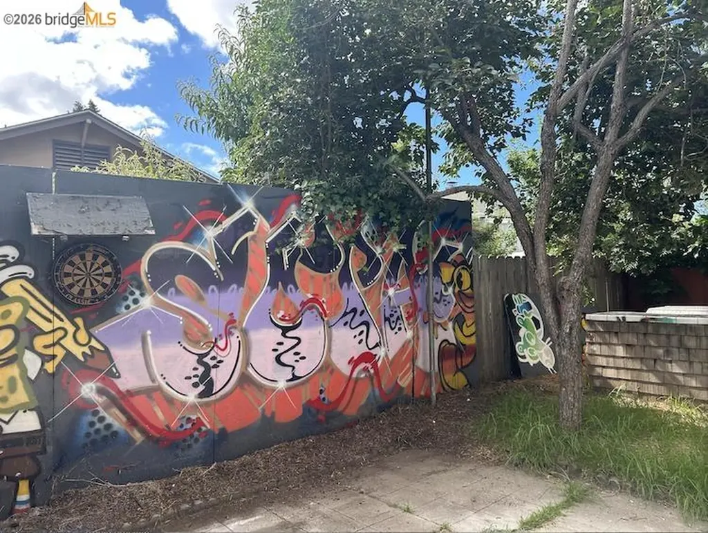 2044 Austin Oakland CA 94601