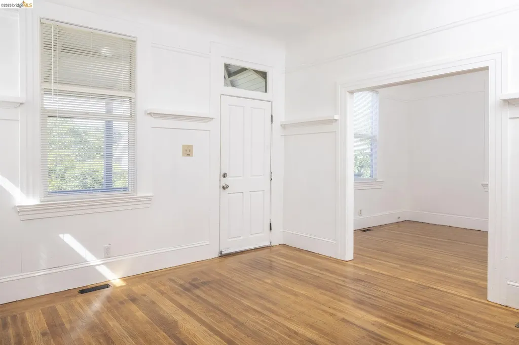 2044 Austin Oakland CA 94601