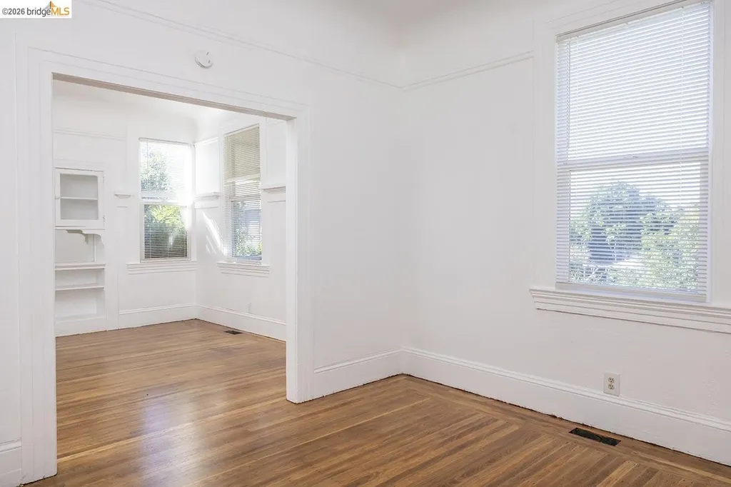 2044 Austin Oakland CA 94601