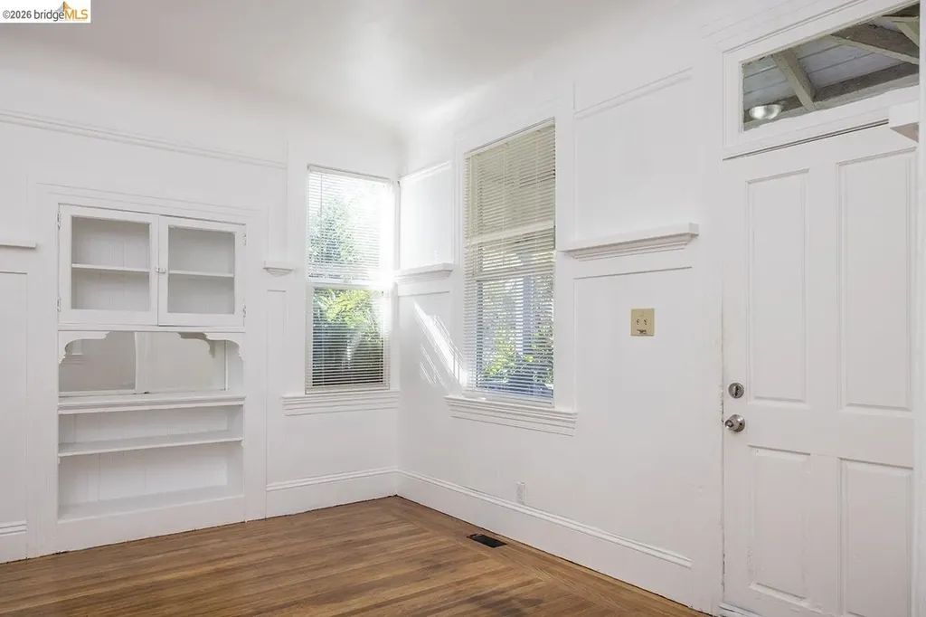2044 Austin Oakland CA 94601