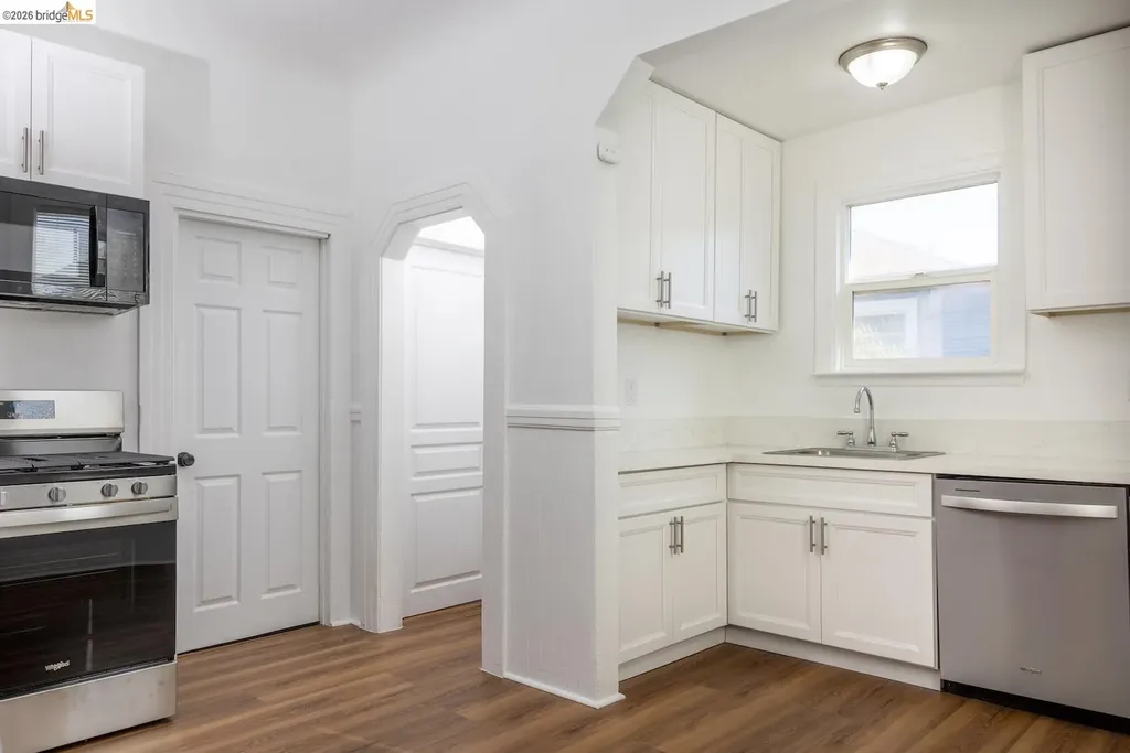 2044 Austin Oakland CA 94601