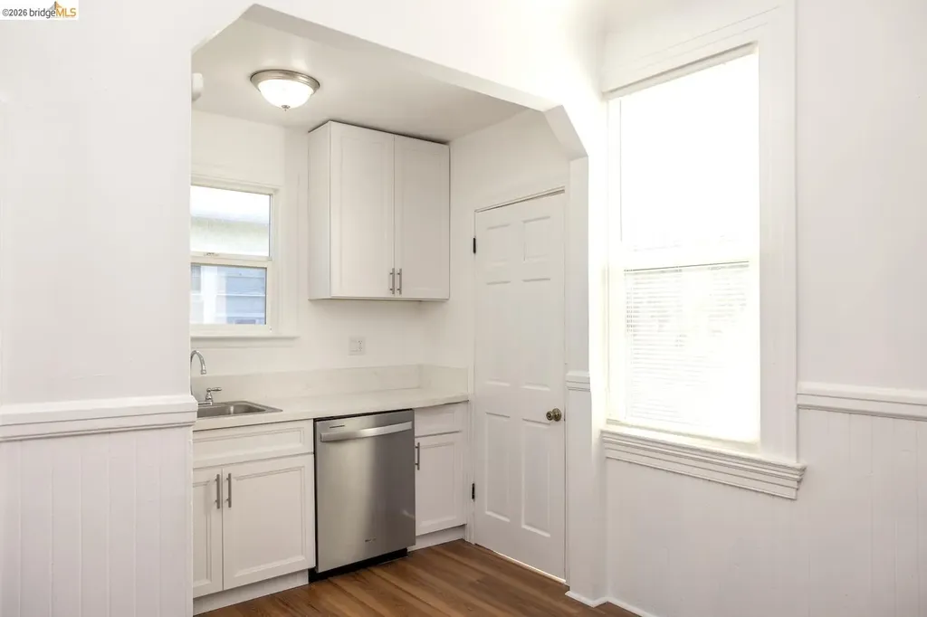 2044 Austin Oakland CA 94601
