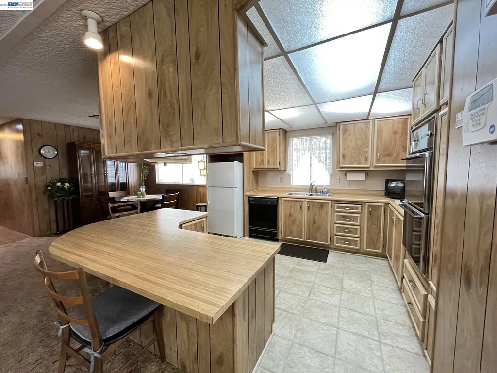 1285 Sussex Way Hayward CA 94544