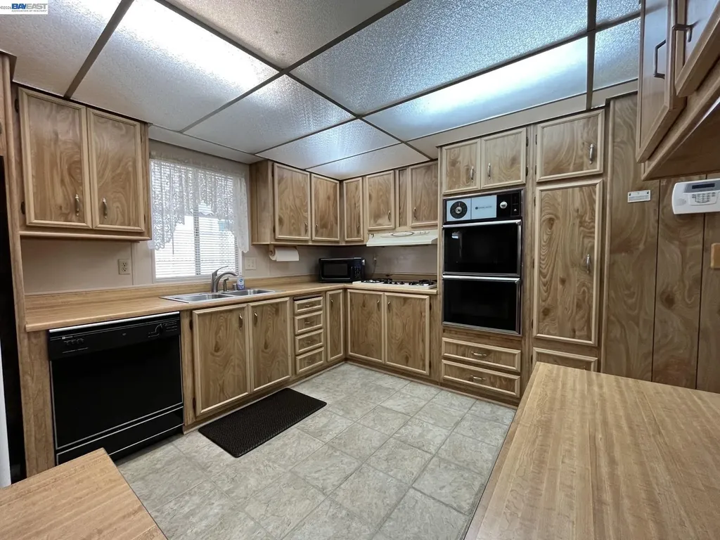 1285 Sussex Way Hayward CA 94544