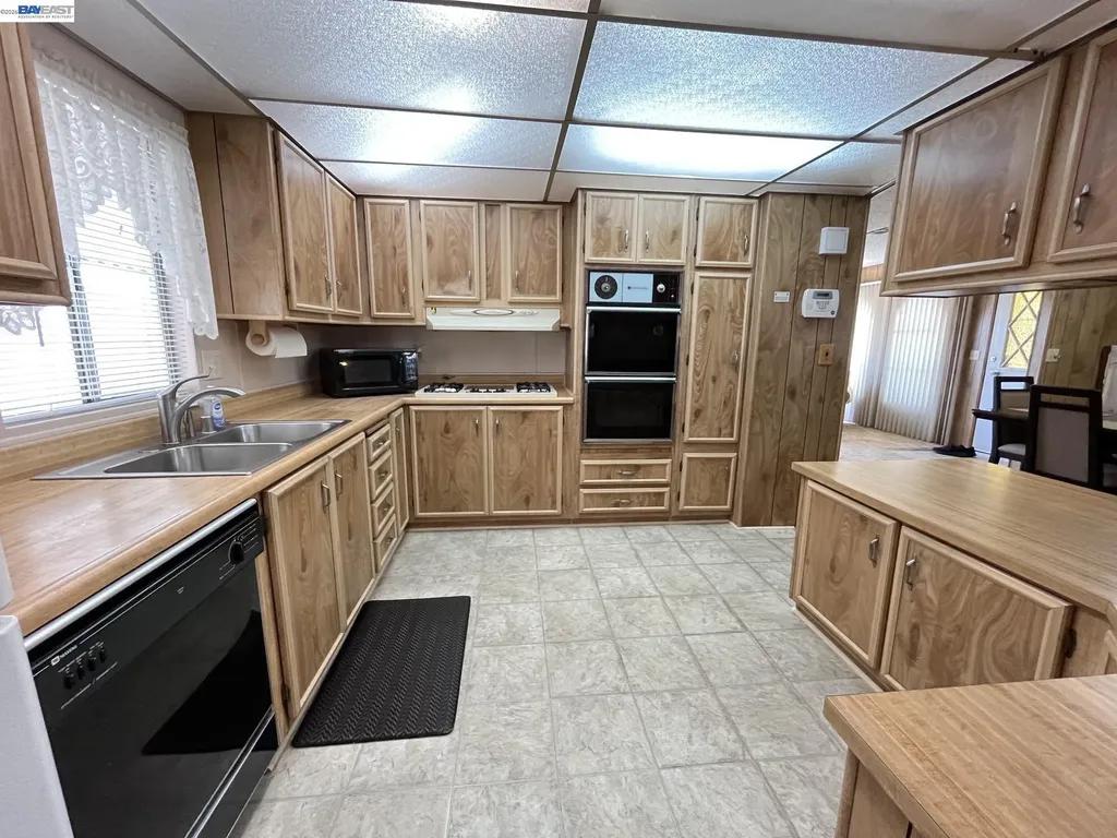 1285 Sussex Way Hayward CA 94544