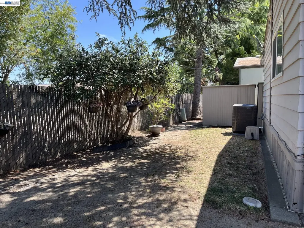 1285 Sussex Way Hayward CA 94544
