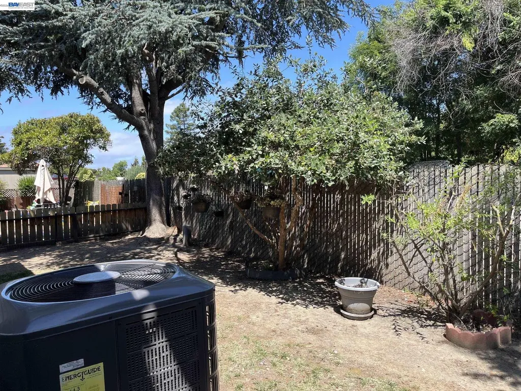 1285 Sussex Way Hayward CA 94544