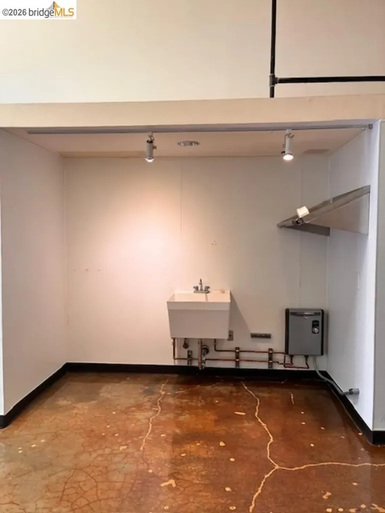 1724 Mandela Parkway #5 Oakland CA 94607