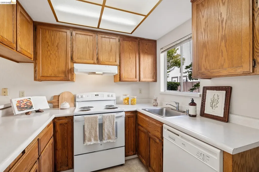 1563 Carpentier San Leandro CA 94577