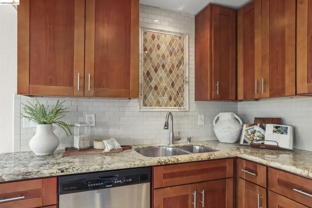 695 Mariposa Avenue Oakland CA 94610