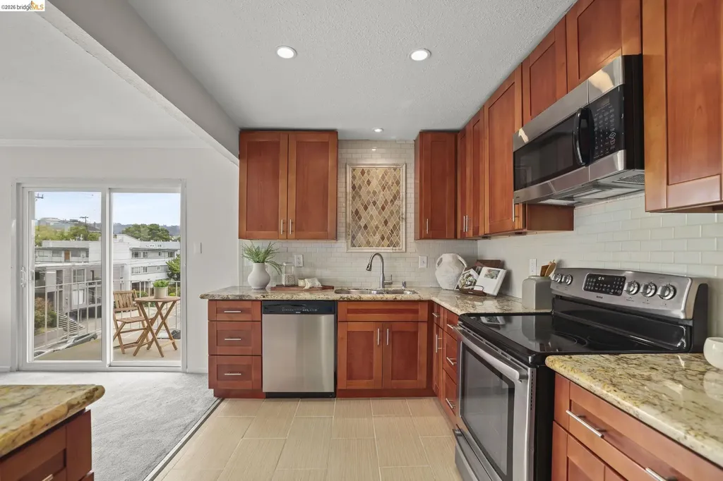 695 Mariposa Avenue Oakland CA 94610
