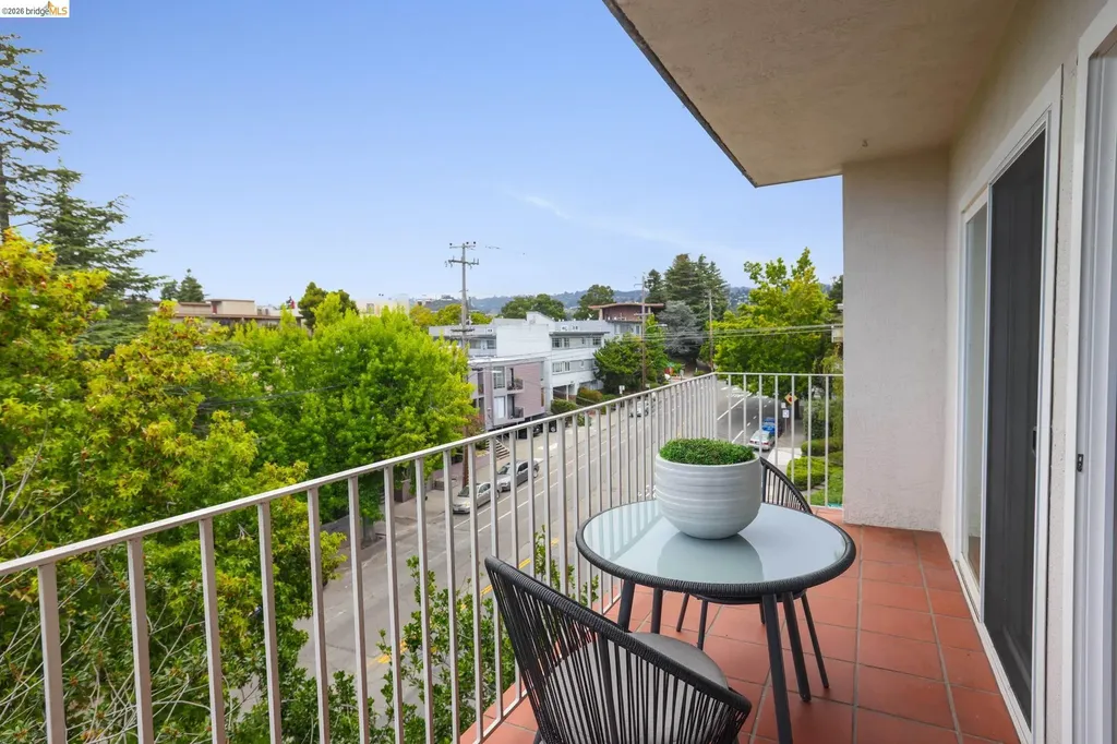 695 Mariposa Avenue Oakland CA 94610