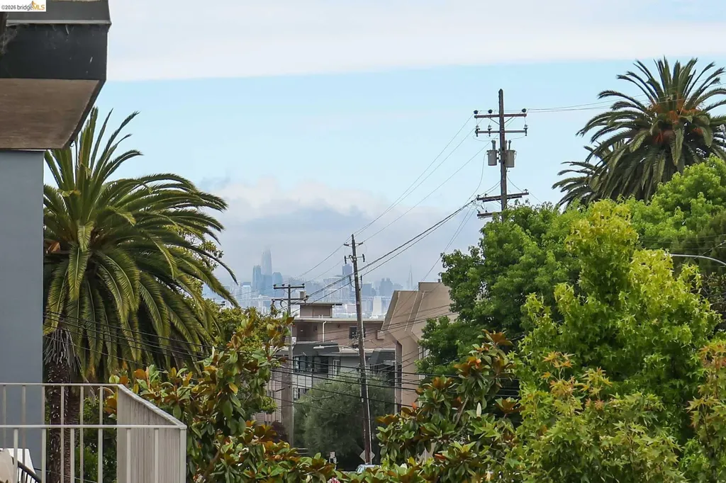 695 Mariposa Avenue Oakland CA 94610