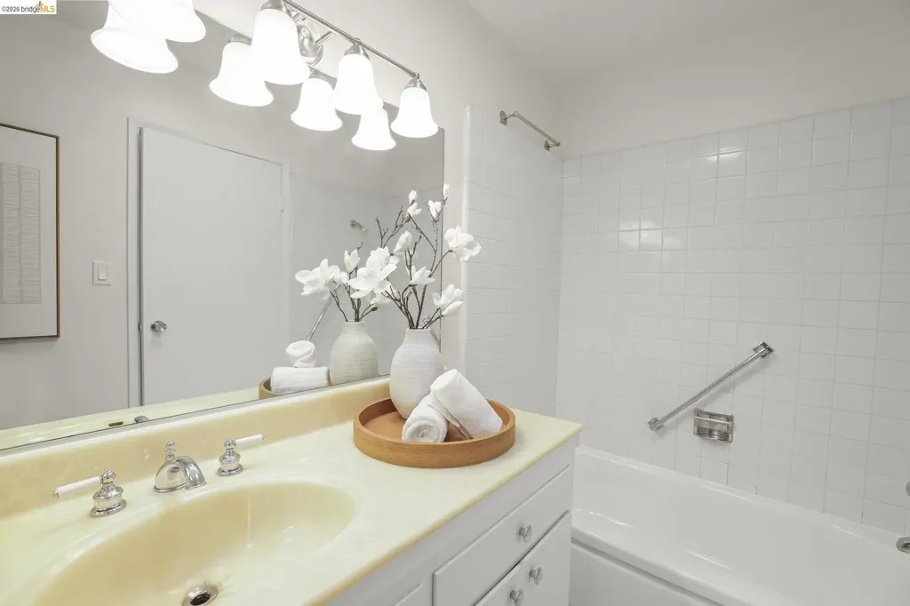 695 Mariposa Avenue Oakland CA 94610