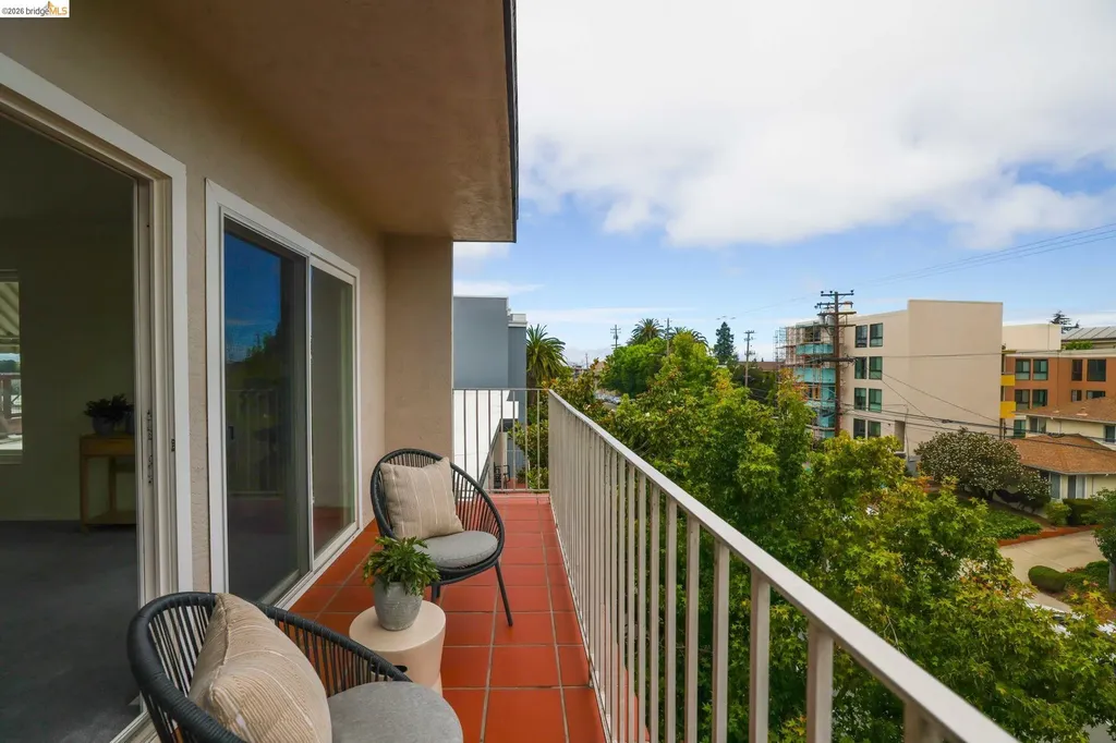 695 Mariposa Avenue Oakland CA 94610