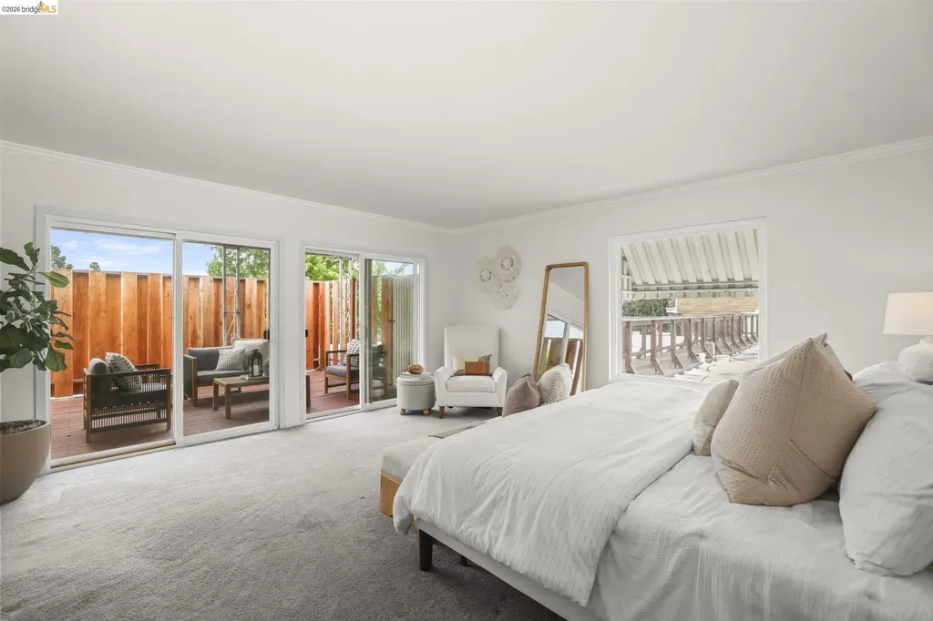 695 Mariposa Avenue Oakland CA 94610