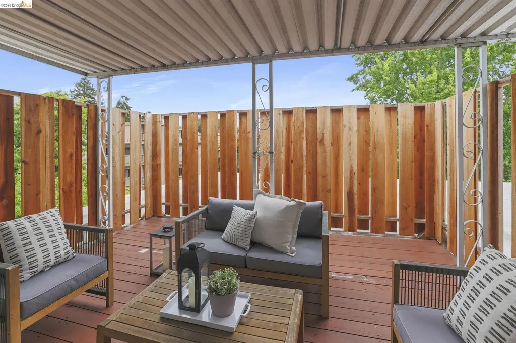 695 Mariposa Avenue Oakland CA 94610