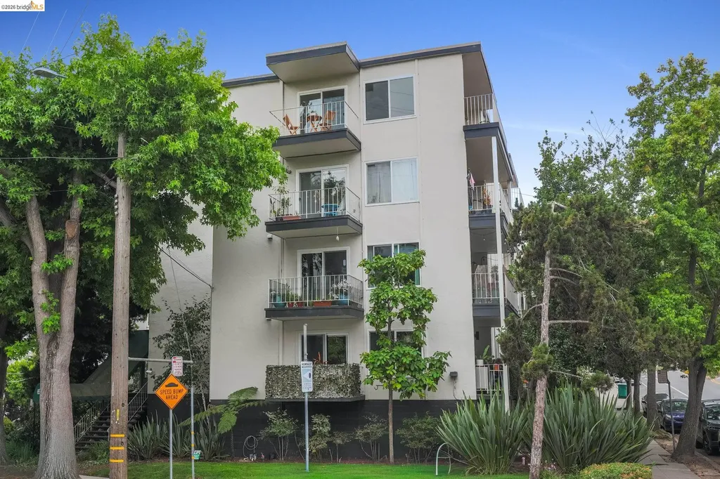 695 Mariposa Avenue Oakland CA 94610