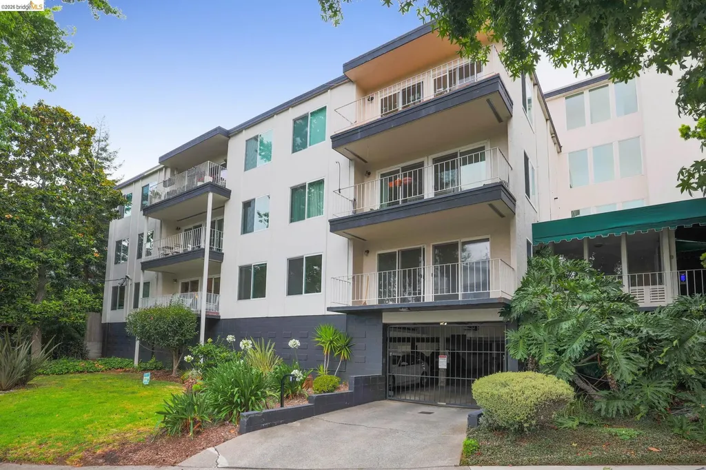 695 Mariposa Avenue Oakland CA 94610