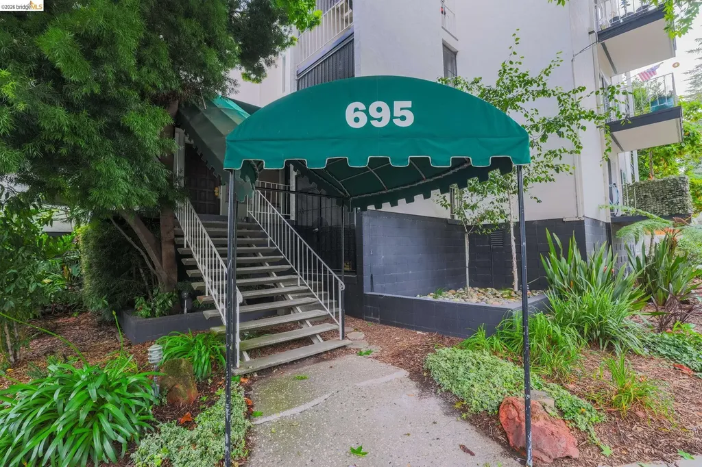 695 Mariposa Avenue Oakland CA 94610