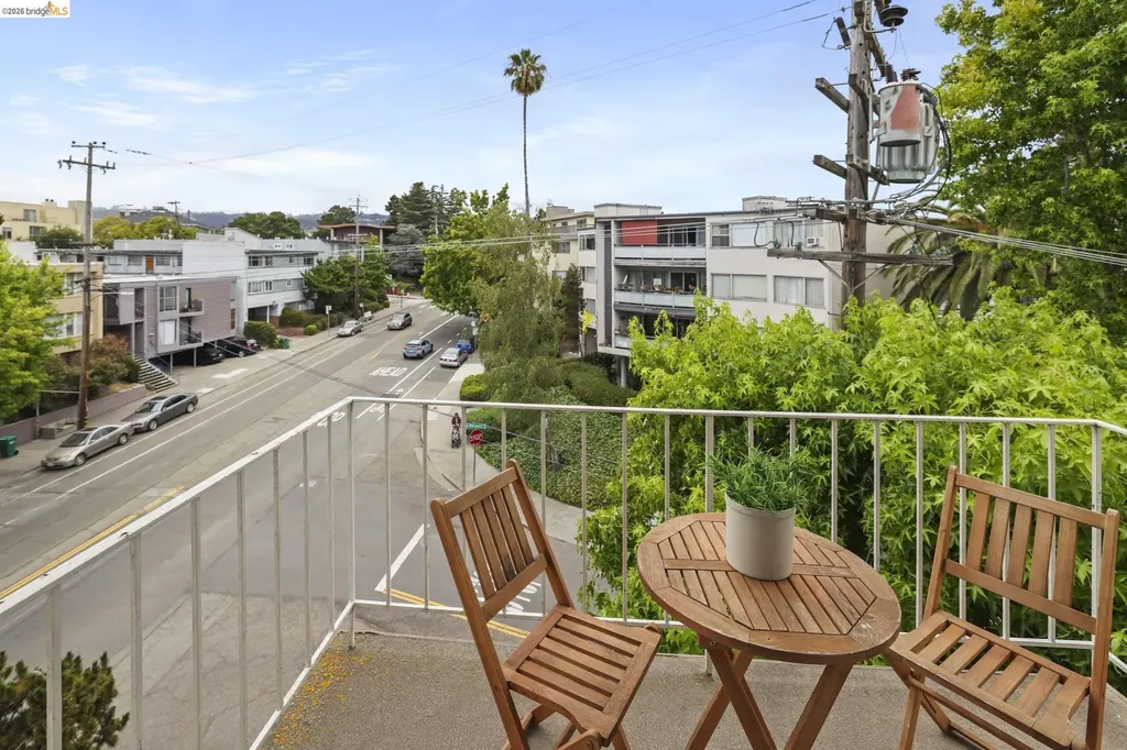 695 Mariposa Avenue Oakland CA 94610