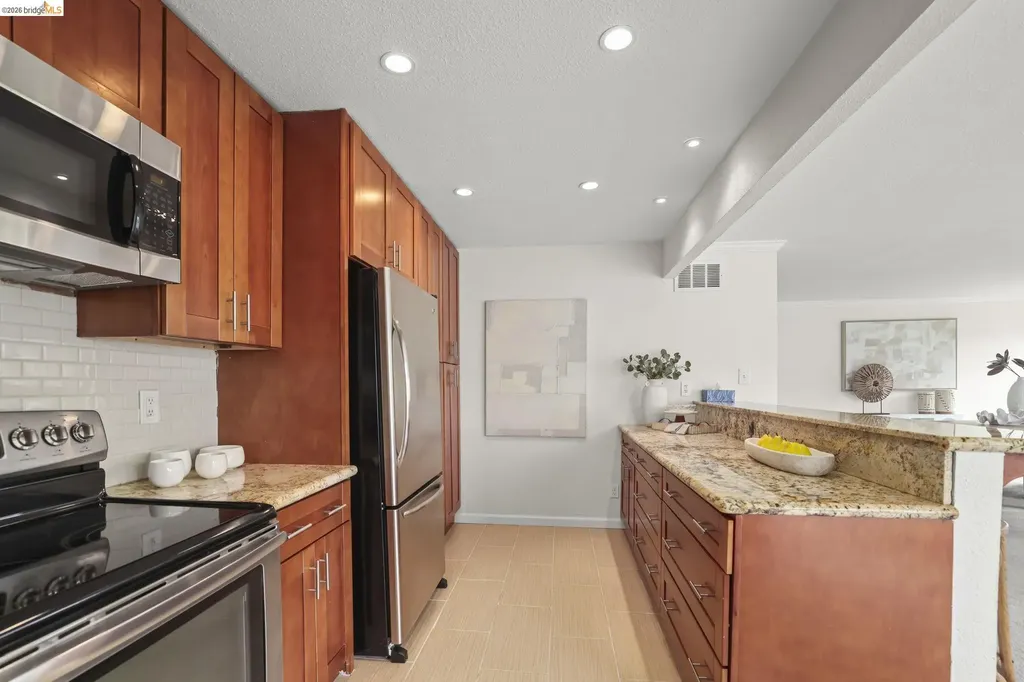 695 Mariposa Avenue Oakland CA 94610