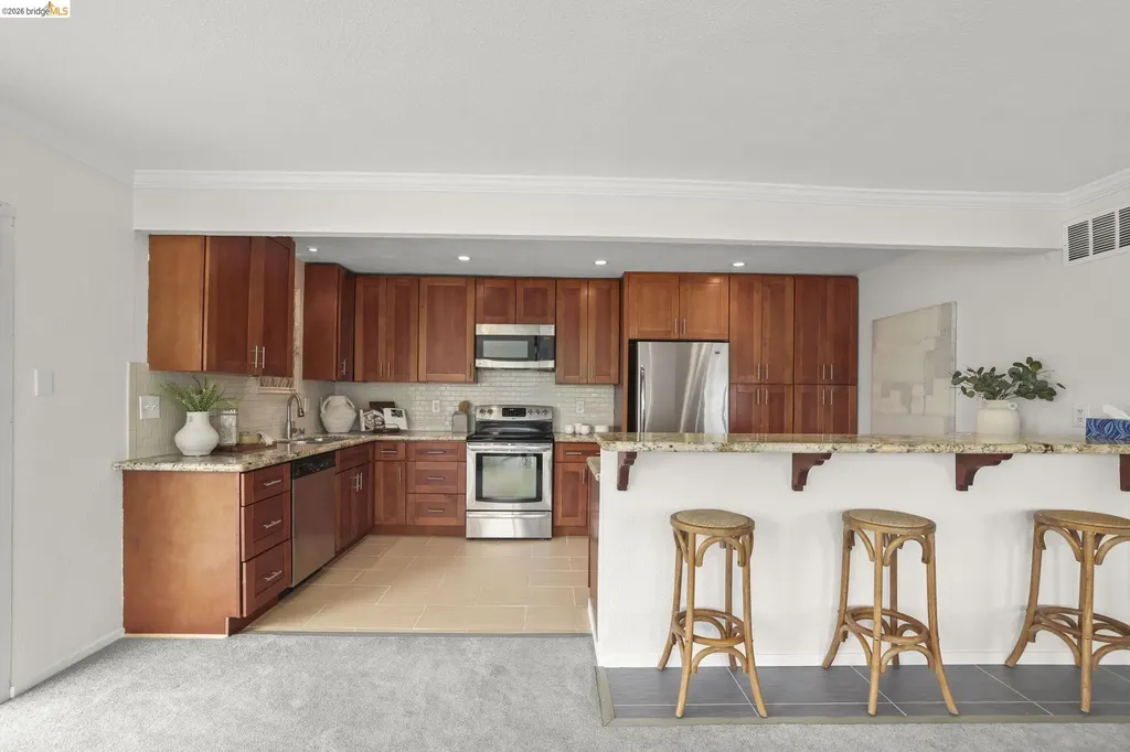 695 Mariposa Avenue Oakland CA 94610