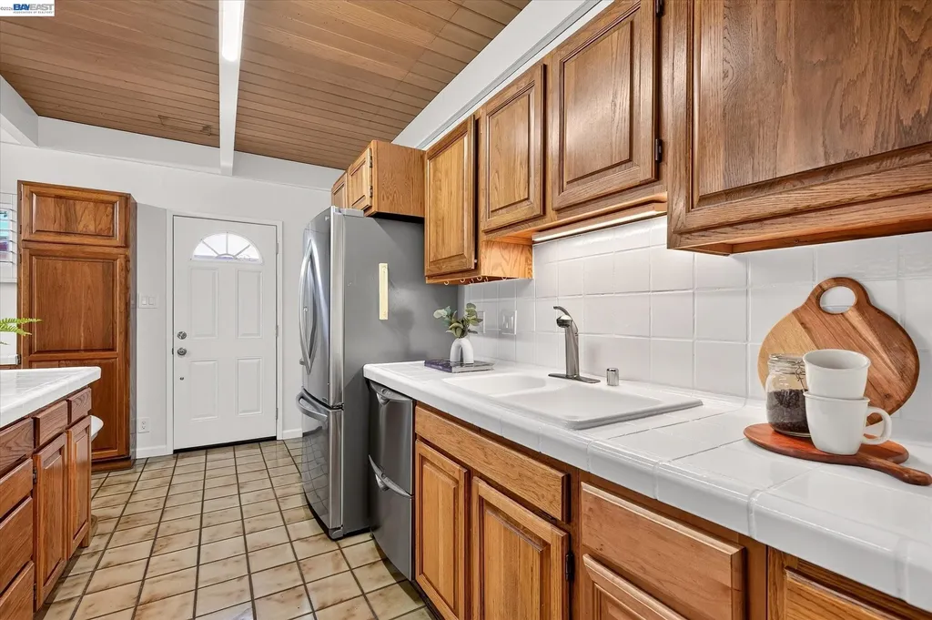 19131 Waverly Avenue San Lorenzo CA 94541