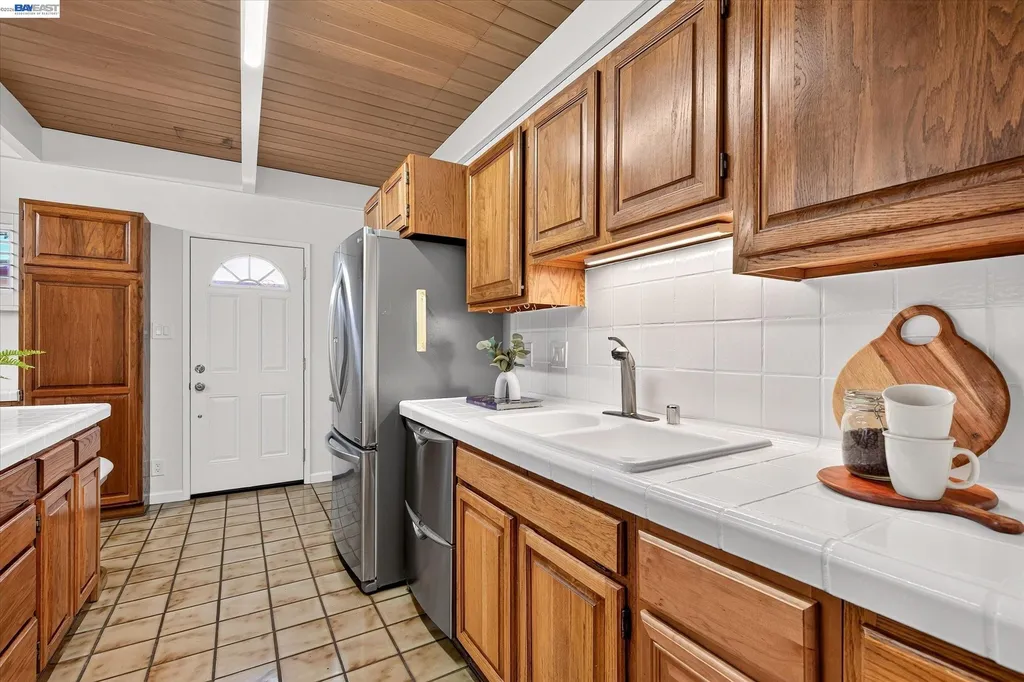 19131 Waverly Avenue San Lorenzo CA 94541
