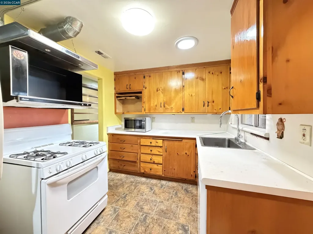 4072 Saint James Drive El Sobrante CA 94803
