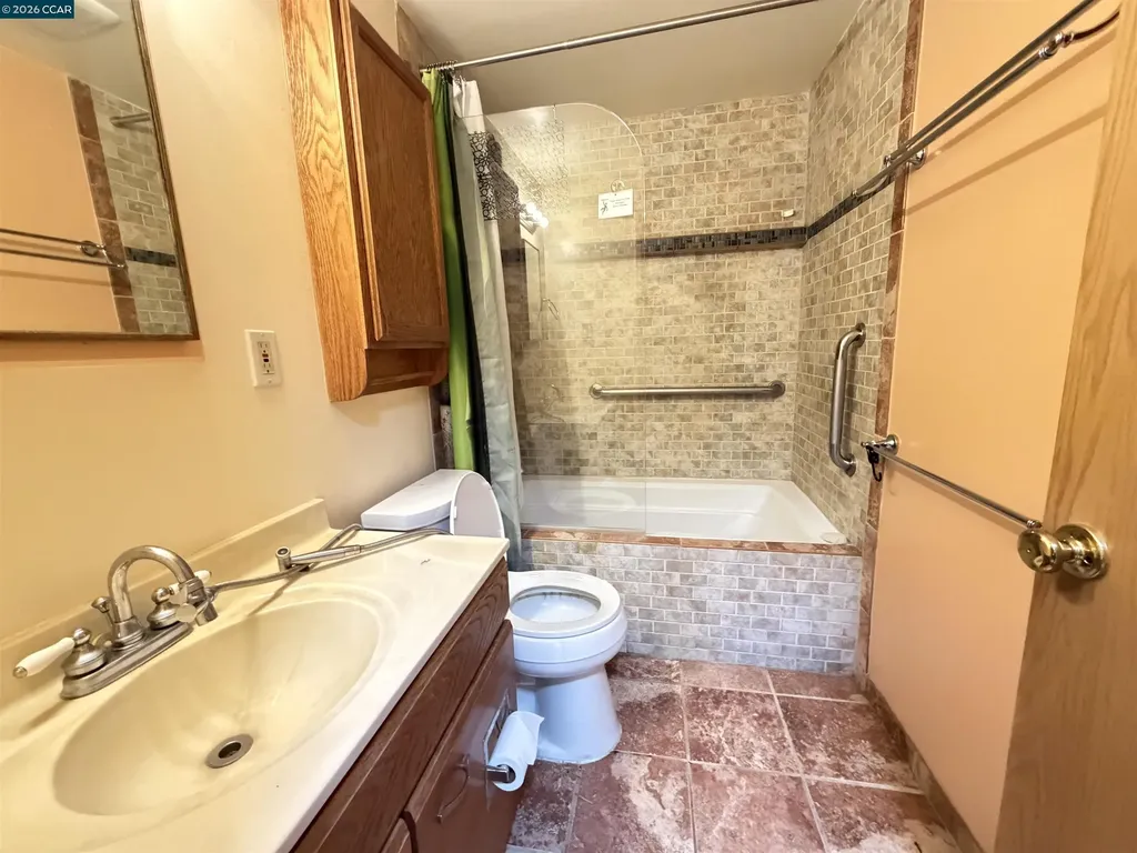 4072 Saint James Drive El Sobrante CA 94803