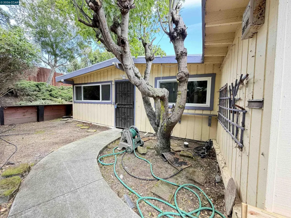 4072 Saint James Drive El Sobrante CA 94803