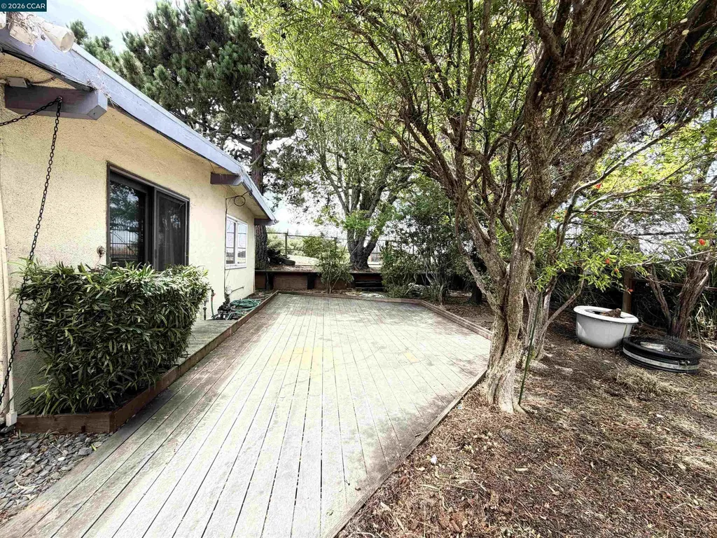 4072 Saint James Drive El Sobrante CA 94803