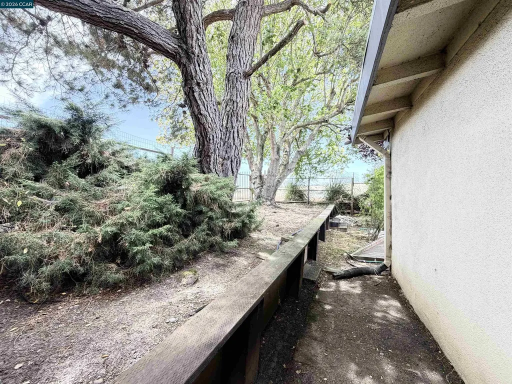 4072 Saint James Drive El Sobrante CA 94803