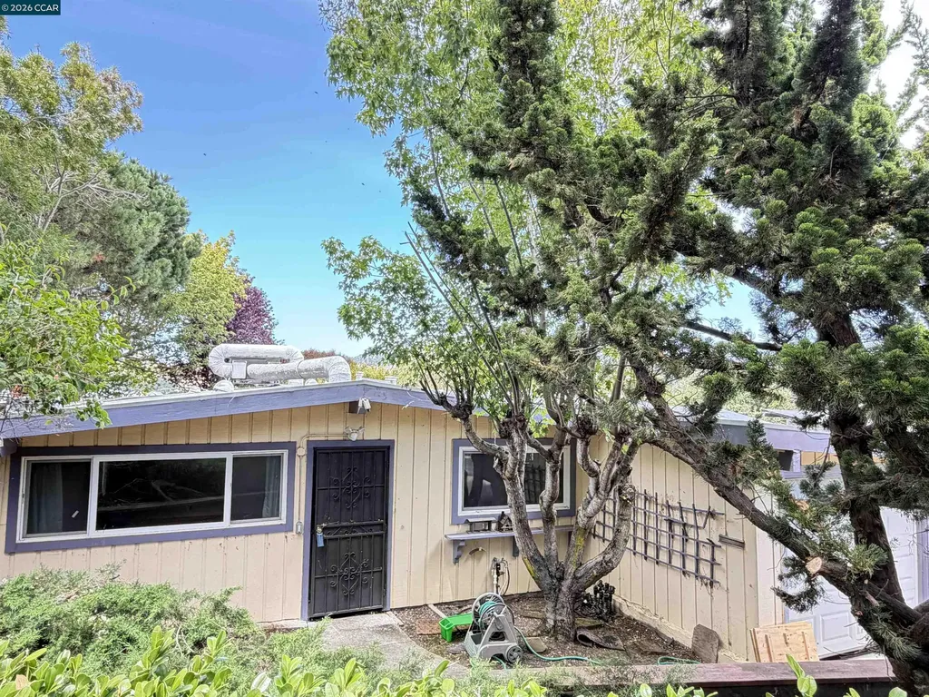 4072 Saint James Drive El Sobrante CA 94803