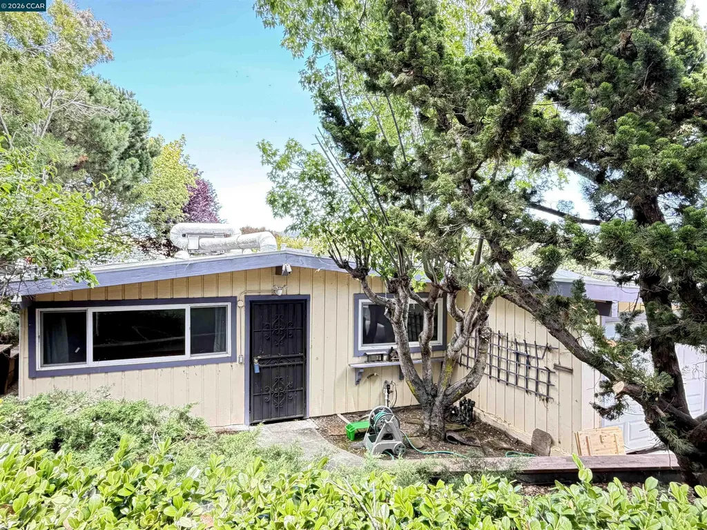 4072 Saint James Drive El Sobrante CA 94803