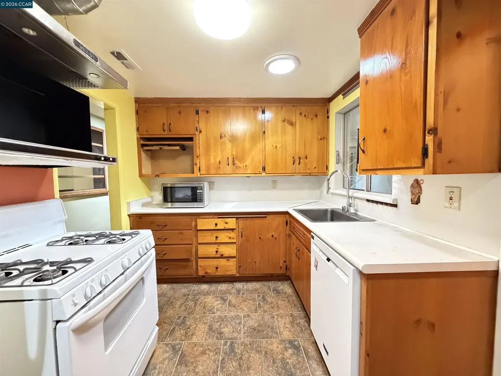 4072 Saint James Drive El Sobrante CA 94803