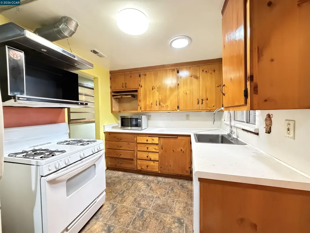 4072 Saint James Drive El Sobrante CA 94803