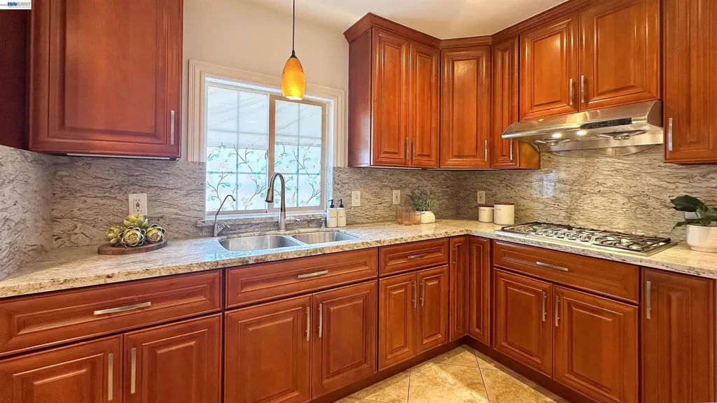 428 Broadmoor Boulevard San Leandro CA 94577