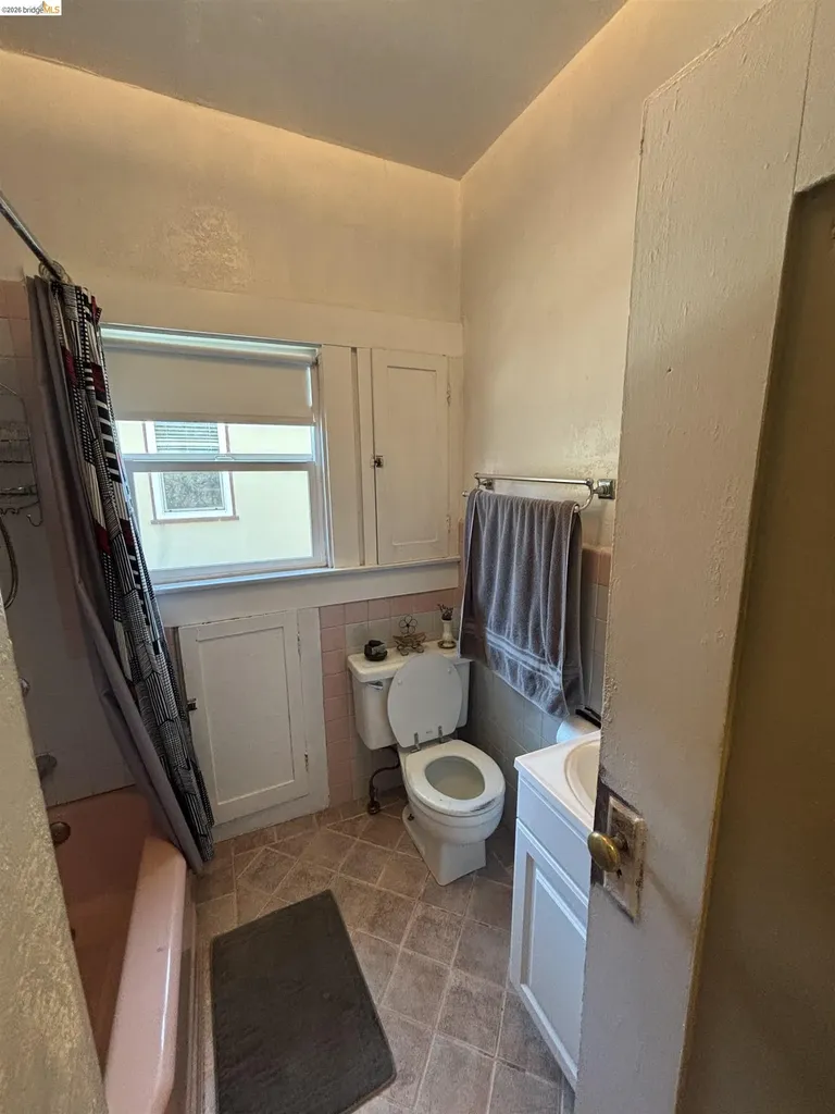 915 39th Street Oakland CA 94608